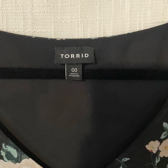 Torrid Sleeveless Top (plus size 00) - Picture 5 of 8